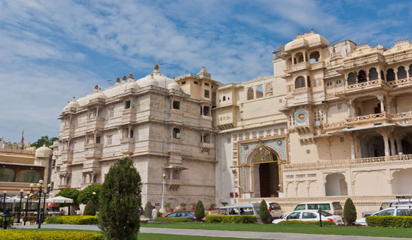 City Palace Udaipur   src : wikimedia.org